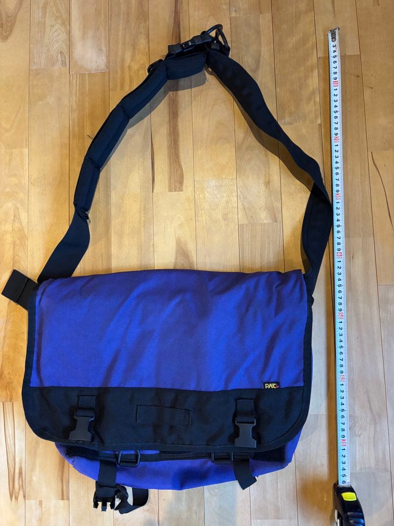 PAC 紫色ナイロンメッセンジャーバッグ