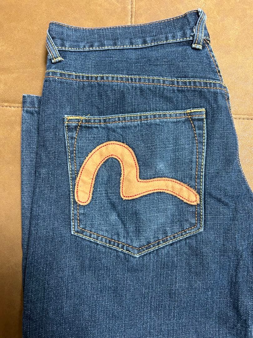 エビス風オレンジ刺繍黒デニムパンツ