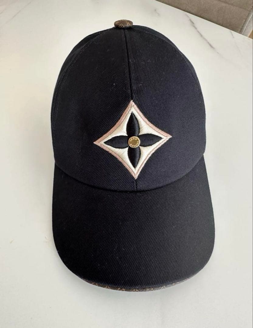 ルイヴィトン　LVキャップ　美品