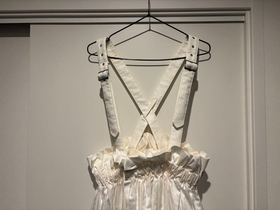 noir kei ninomiya 吊りスカート　白