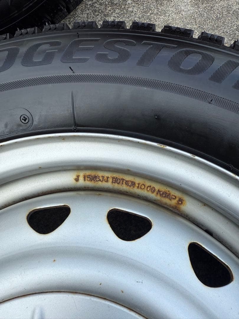 2024年製 スタッドレス タイヤ付き 8穴スチールホイール 4本セット✨溝あり