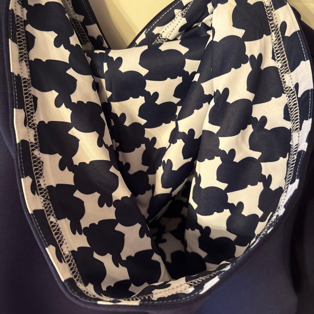 FILA×ウィンザーコラボ　可愛いうさぎシリーズ　　フード付きトレーナー　紺