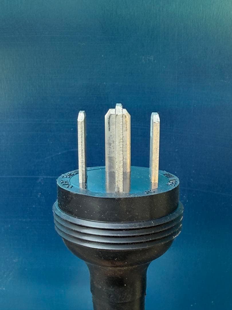 大和冷機　DAIWA　縦型冷蔵庫　２００V　厨房　飲食店　４４３CD-NP