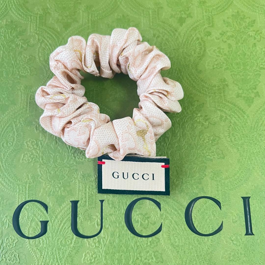 GUCCI 新品未使用　ピンク×ゴールド シュシュ GGロゴ総柄 ヘアアクセ