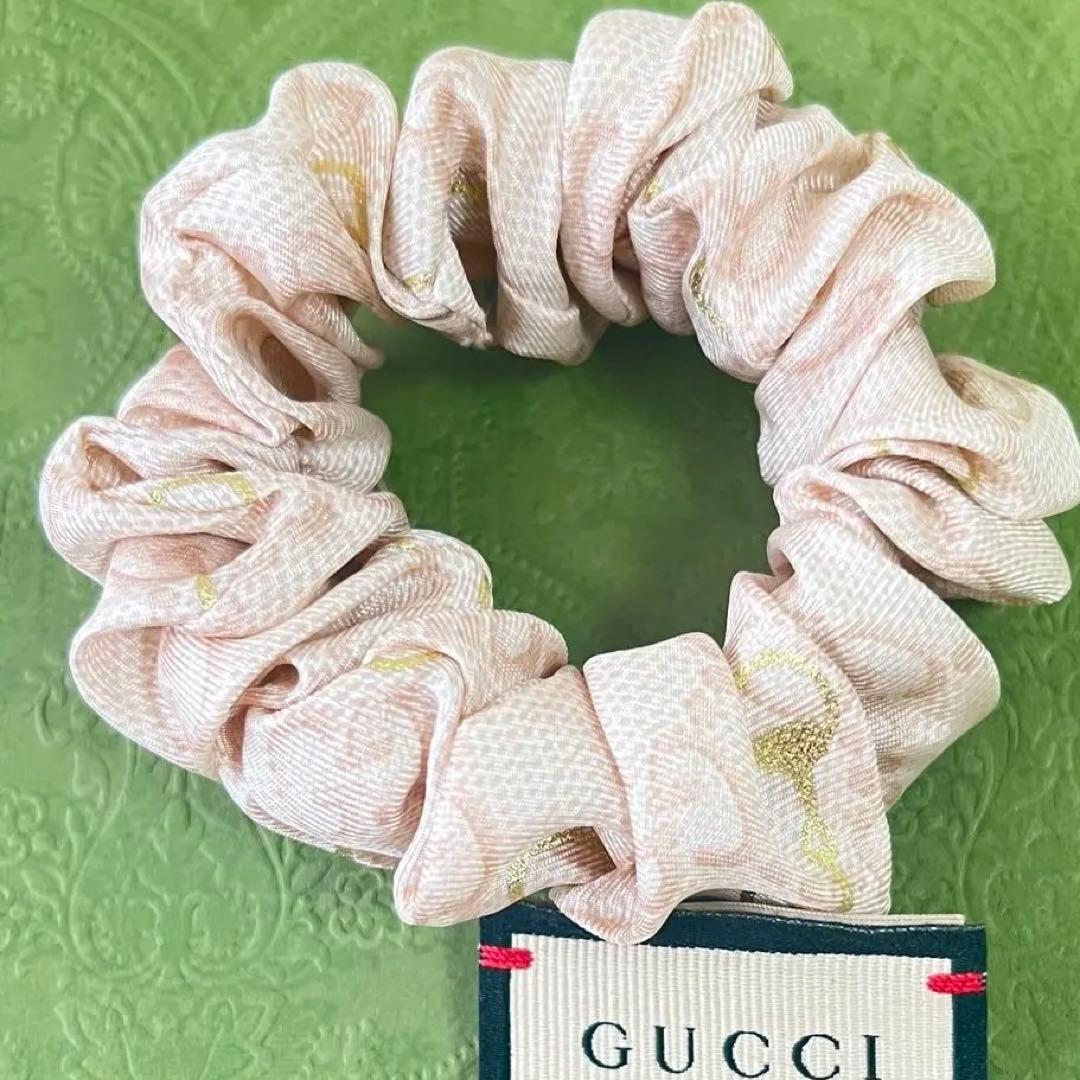GUCCI 新品未使用　ピンク×ゴールド シュシュ GGロゴ総柄 ヘアアクセ