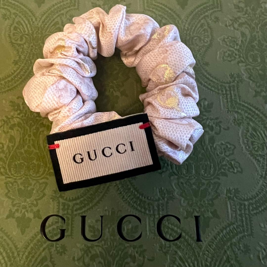 GUCCI 新品未使用　ピンク×ゴールド シュシュ GGロゴ総柄 ヘアアクセ