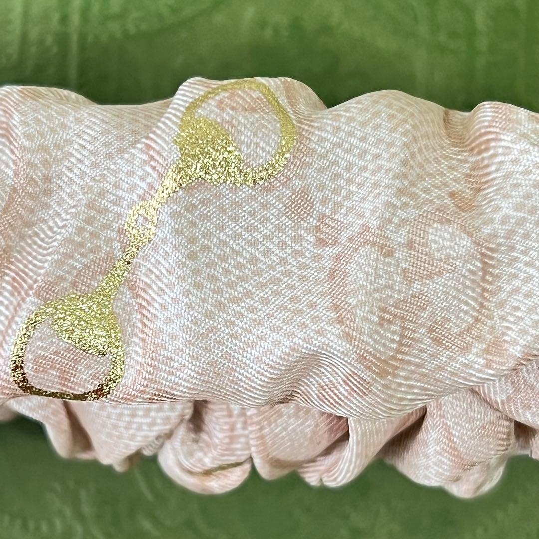 GUCCI 新品未使用　ピンク×ゴールド シュシュ GGロゴ総柄 ヘアアクセ