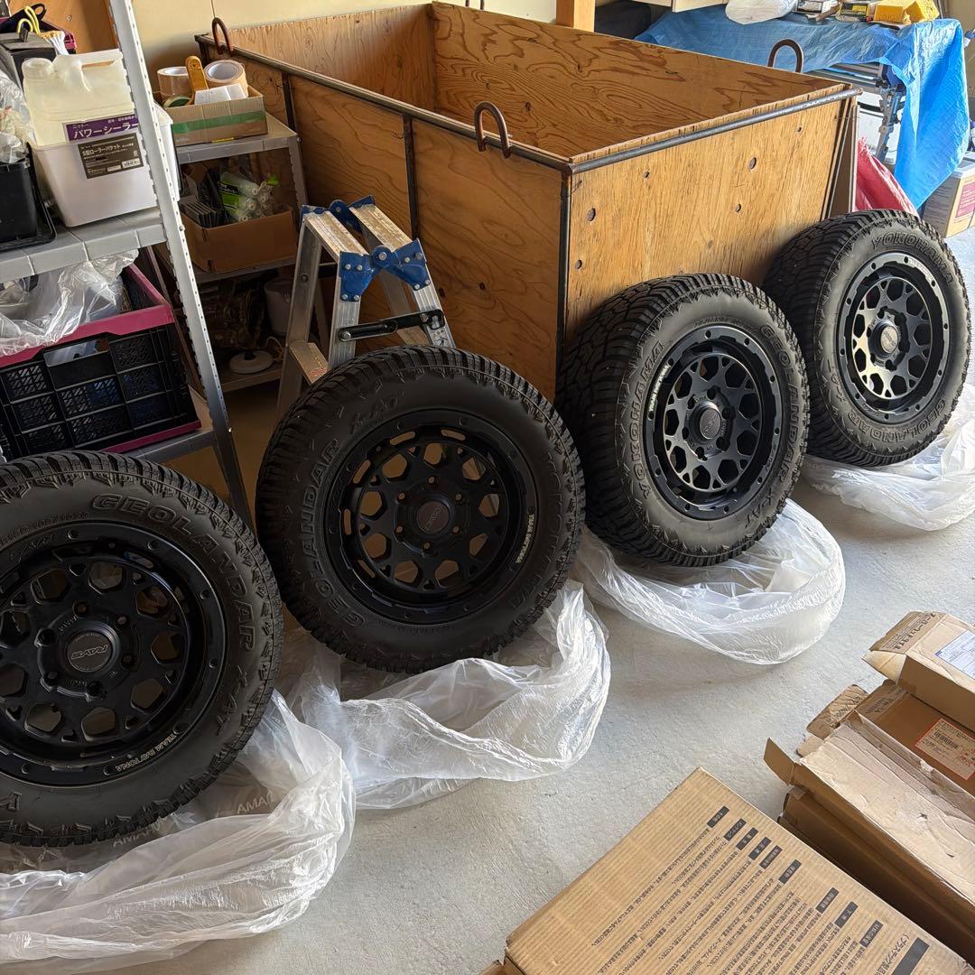 もと　 ハイエース　RAYS M9 16インチホイール・タイヤ