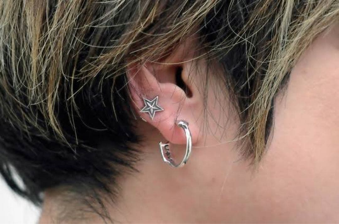 コディサンダーソンフープピアスcodysanderson