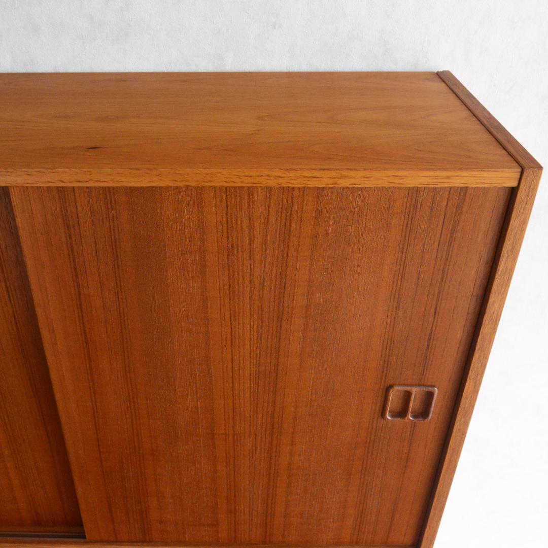 デンマーク 北欧ヴィンテージ チーク ディスプレイシェルフ 北欧家具 3段扉付き