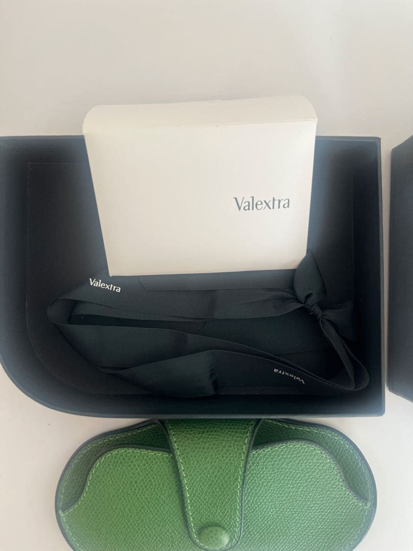 m*t様 N*u様 ヴァレクストラ　Valextra メガネケース ※刻印あり