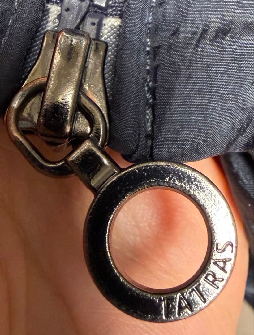 早い者勝ち　TATRAS ポリテアマネイビーダウン タトラスPOLITEAMA紺