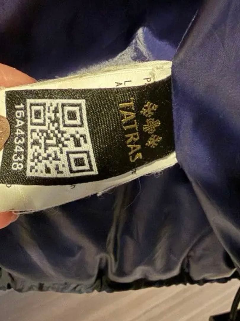 早い者勝ち　TATRAS ポリテアマネイビーダウン タトラスPOLITEAMA紺