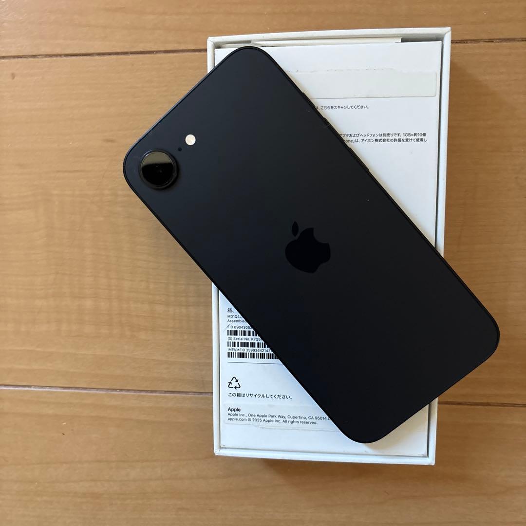 iPhone 16e 128GB ブラック