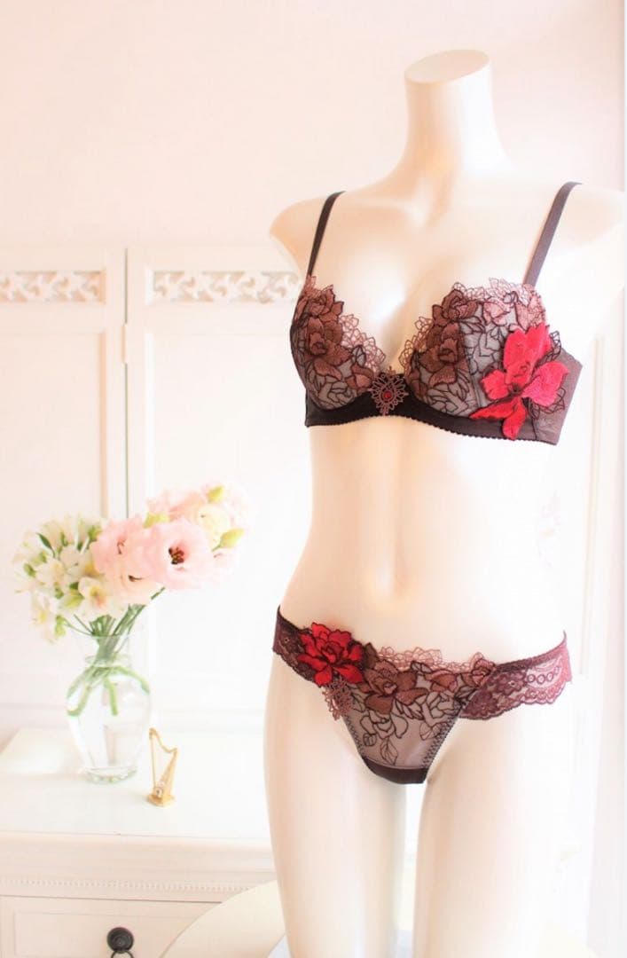 ワコール/サルート 76グループ p-upブラ TバックE70 WI