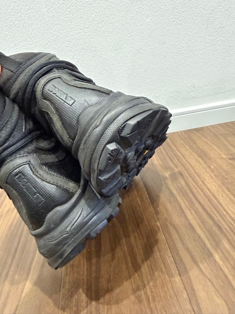 靴 HOKA ONE ONE / TOR ULTRA HI 30CM