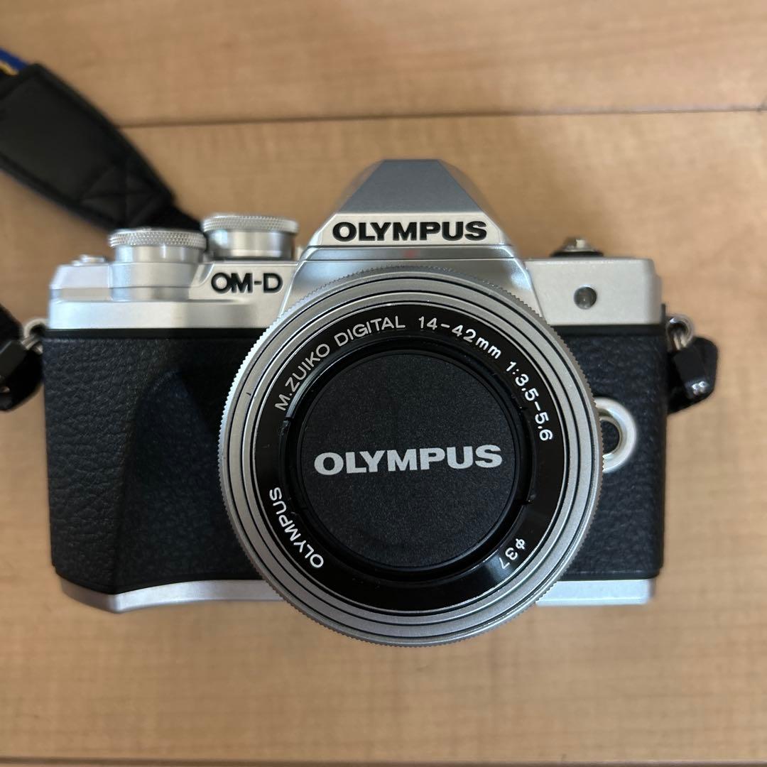 OLYMPUS E-M10 Mark III ダブルレンズセット
