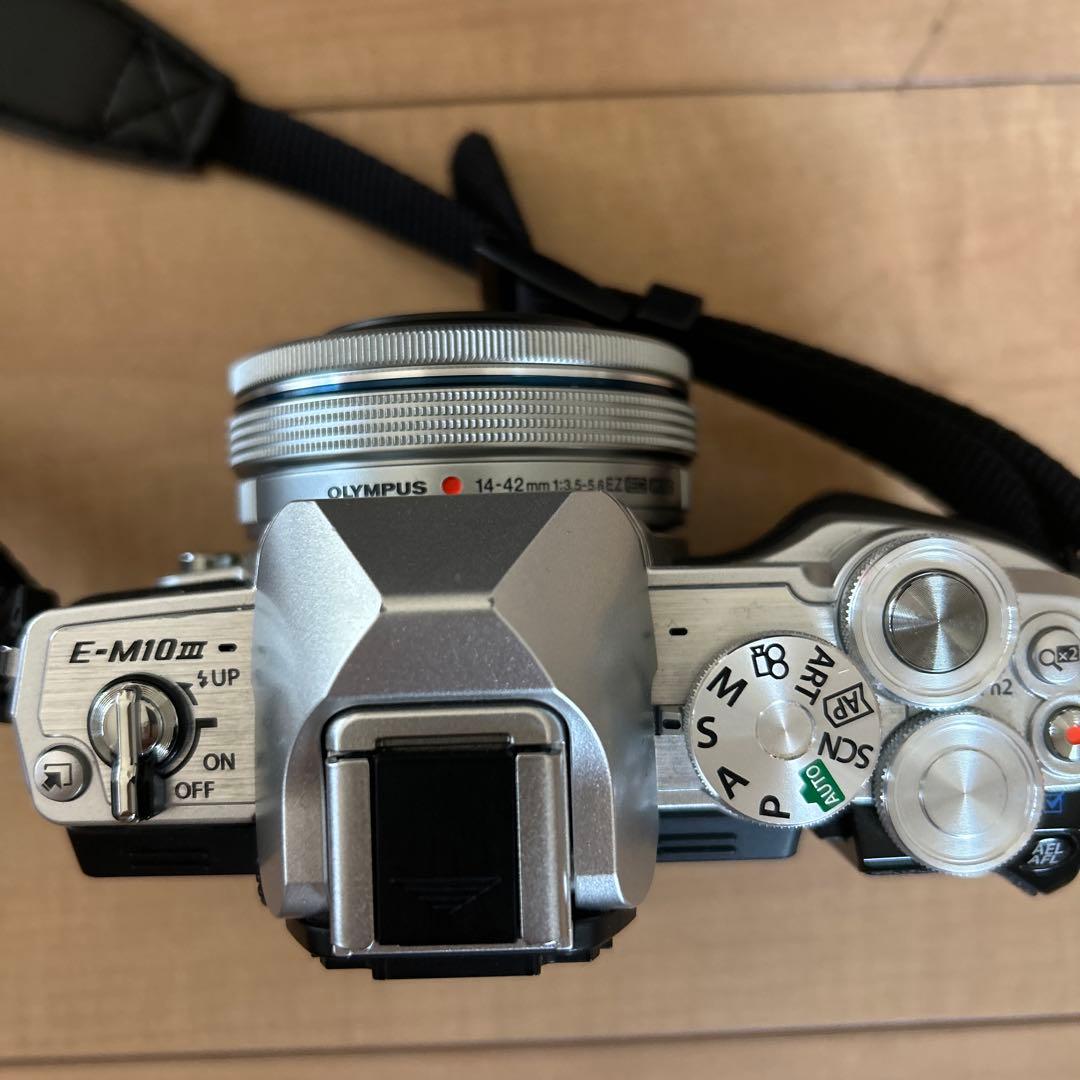 OLYMPUS E-M10 Mark III ダブルレンズセット