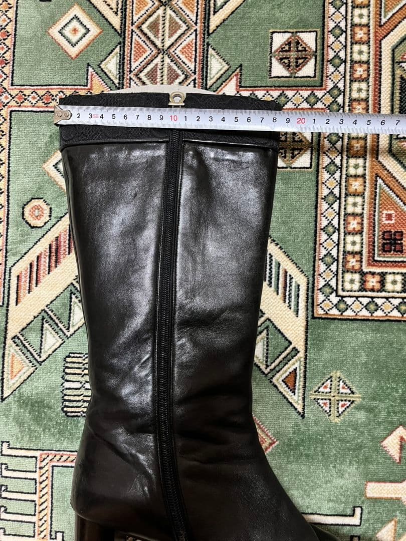 フェラガモ ロングブーツ 起毛 裏地