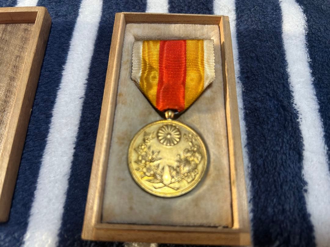 勲章 韓国併合記念章 明治四十三年 八月二十九日 共箱付き　◆ 旧日本軍　記章