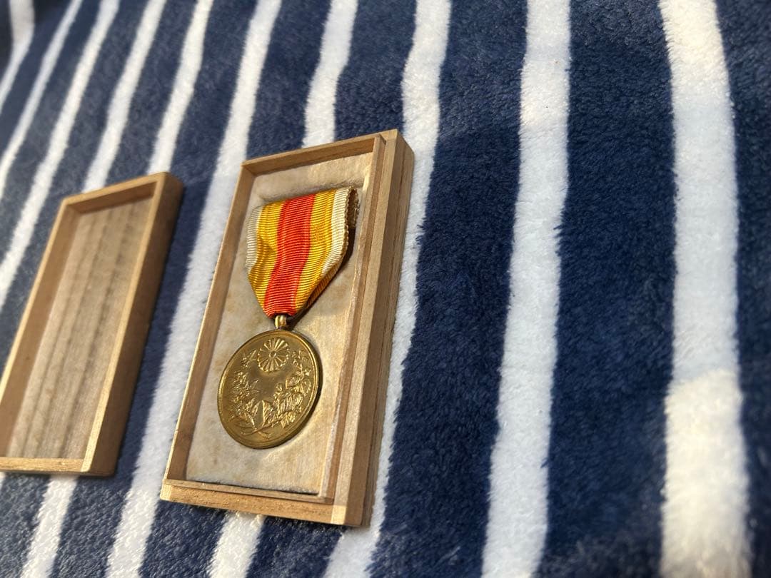 勲章 韓国併合記念章 明治四十三年 八月二十九日 共箱付き　◆ 旧日本軍　記章