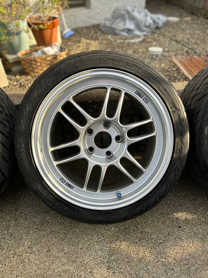 ENKEI RPF1シルバー 17インチ 8.5J 5H114.3 +30