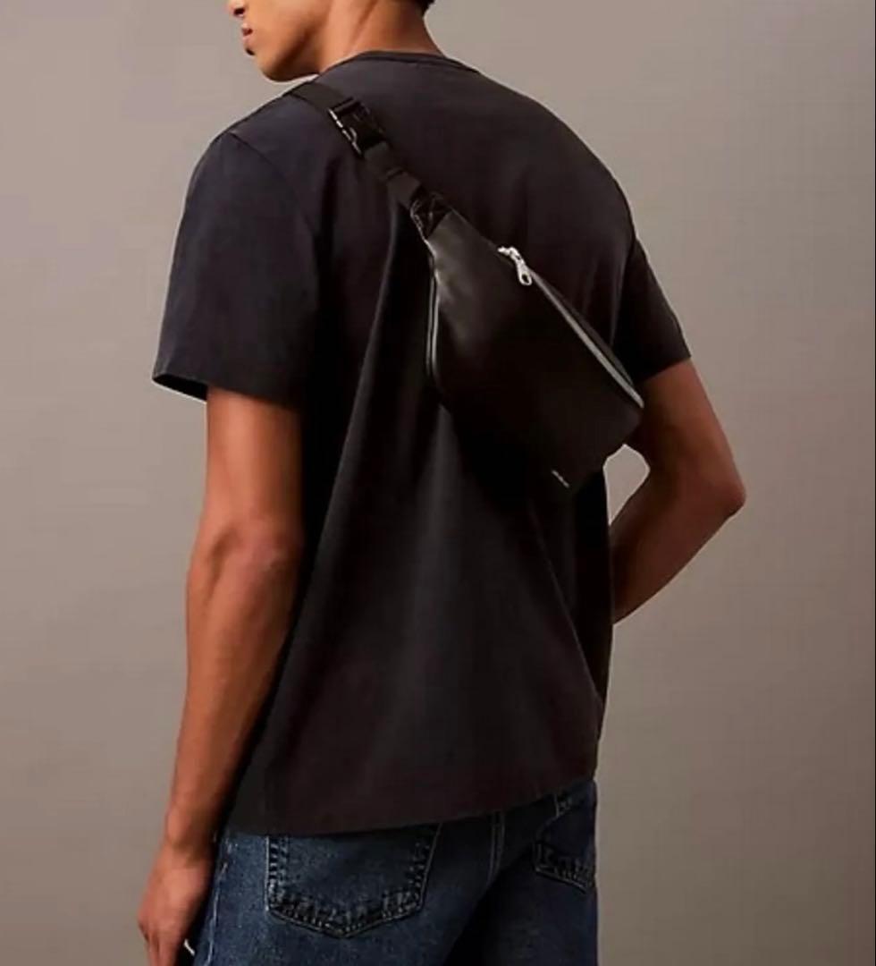   Jeans ブラックボディバッグ