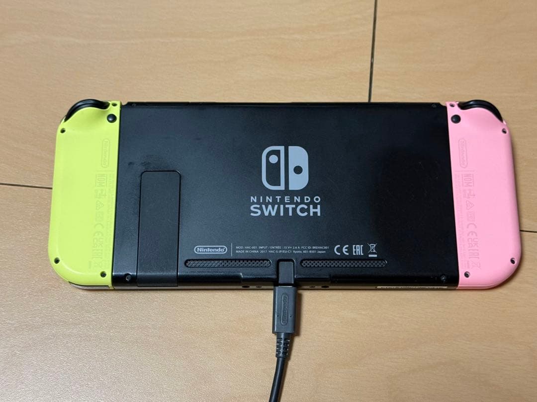 ニンテンドーSwitch 本体　中古　コントローラー3個あり