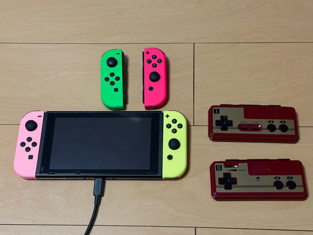ニンテンドーSwitch 本体　中古　コントローラー3個あり