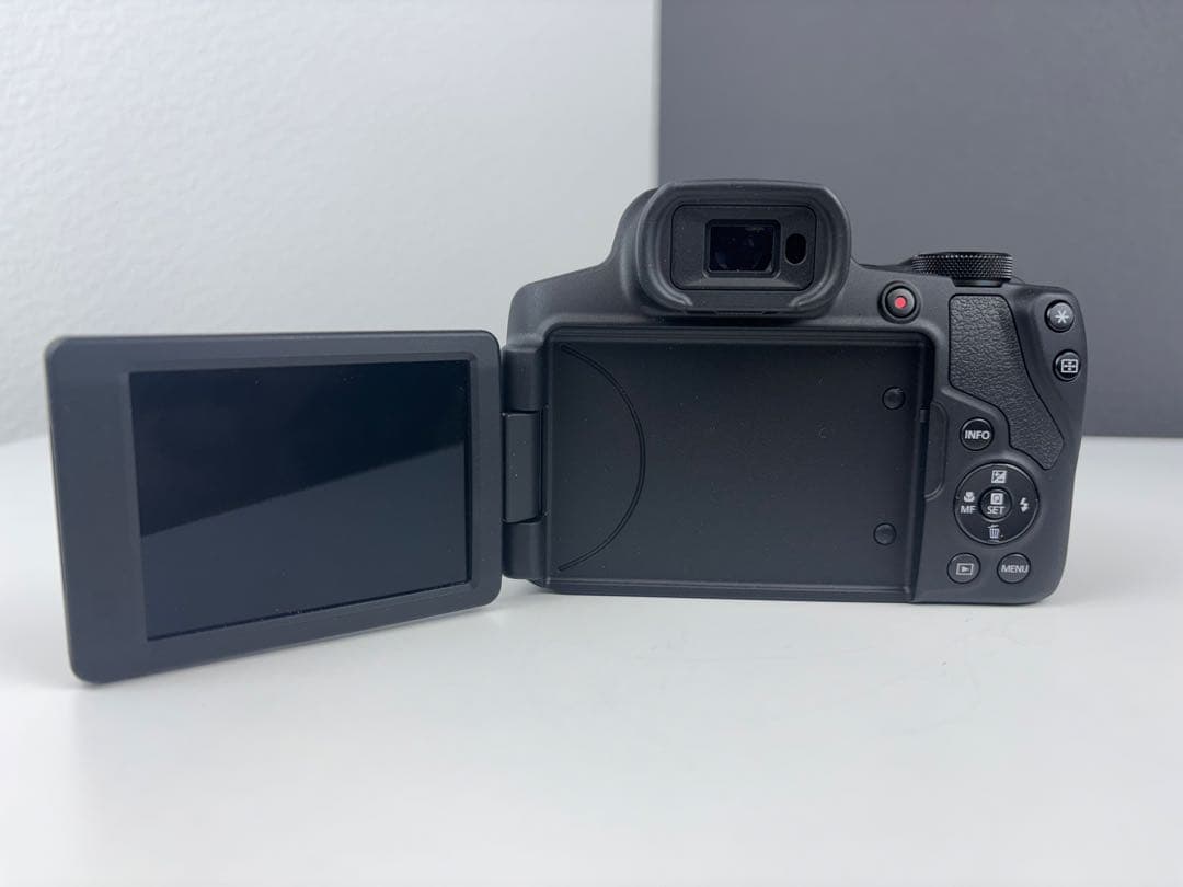 【新品展示品】Canon PowerShot SX70HS 本体　付属品あり
