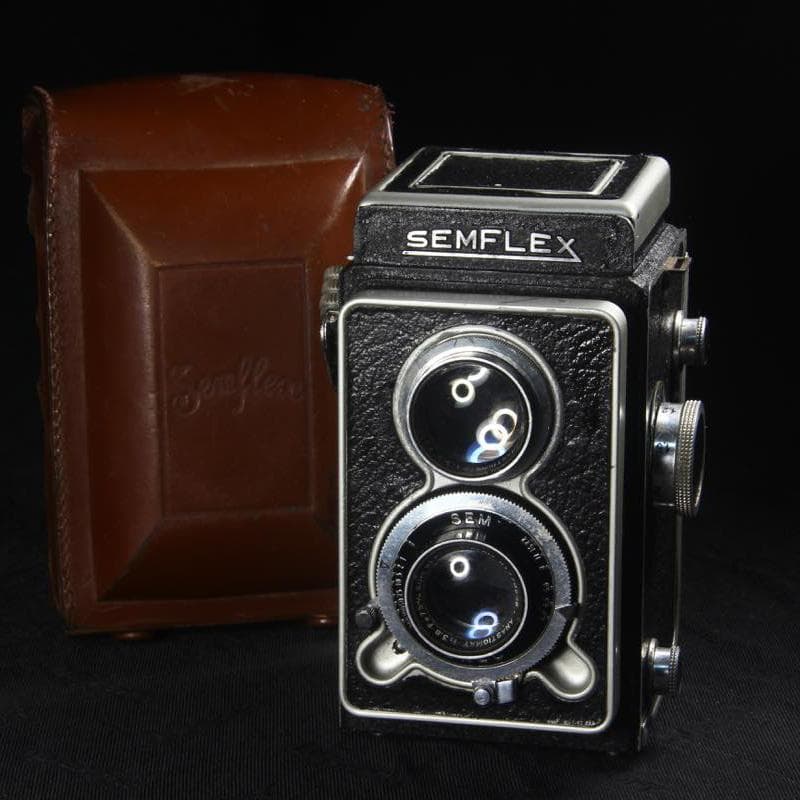 印象派のカメラ‼️ SEMFLEX 6X6 Som Berthiot