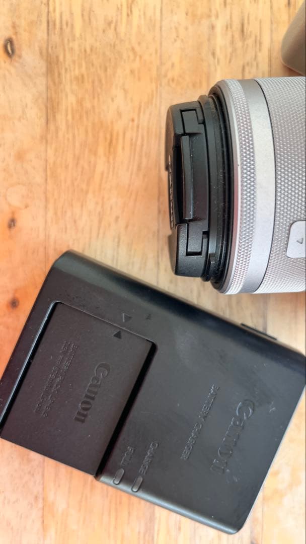 Canon EOS M200 ホワイト