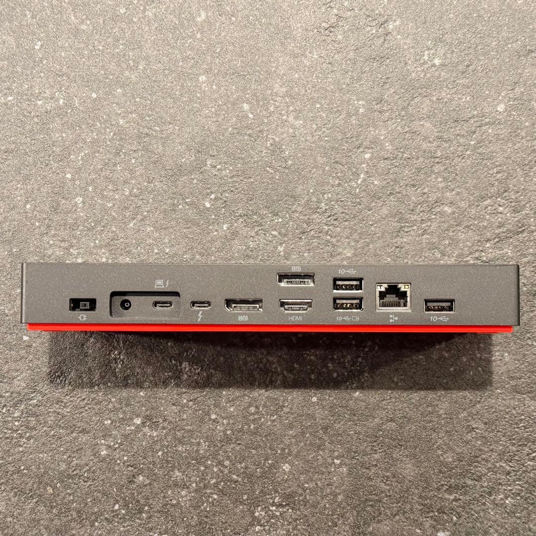 ThinkPad ユニバーサル Thunderbolt 4ドッキングステーション