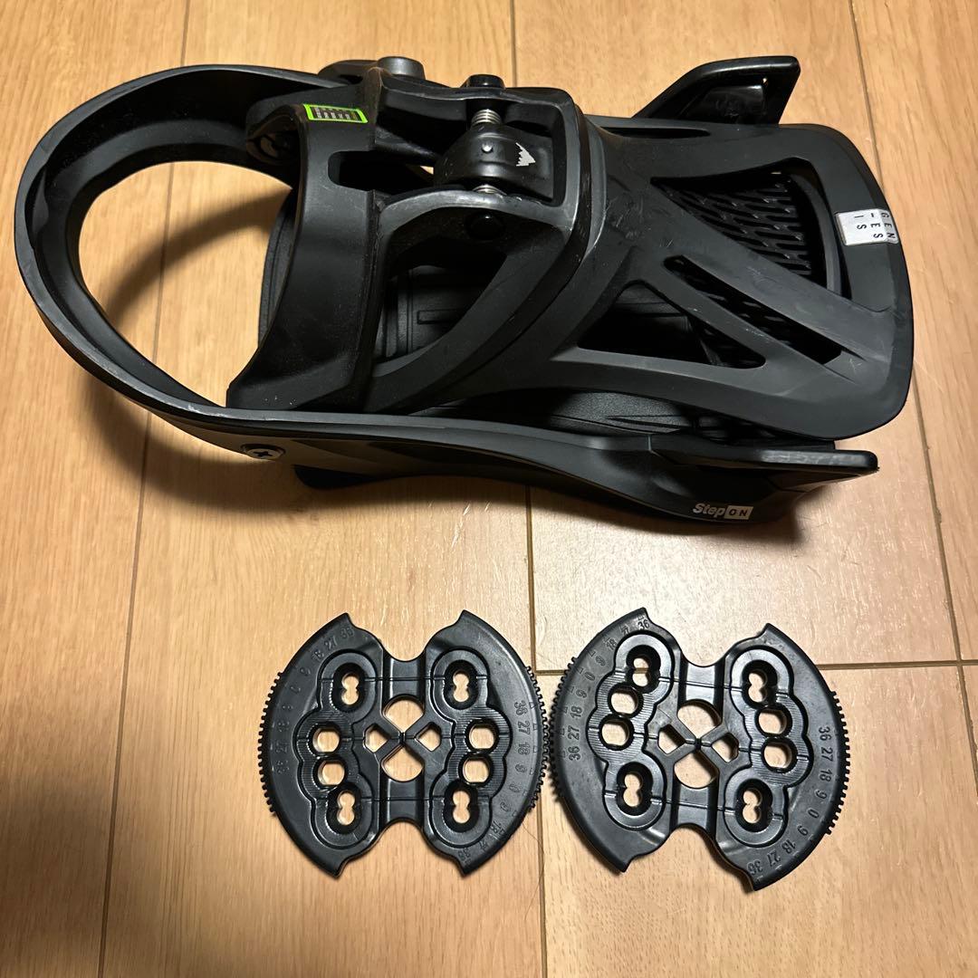 バートン ステップオン Mサイズ ビンディング　23-24