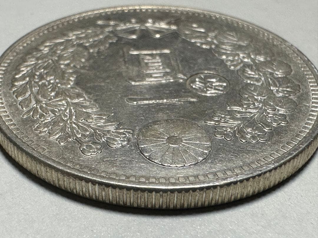 【本物保証】　美品　一圓銀貨　丸銀左打　明治28年銘