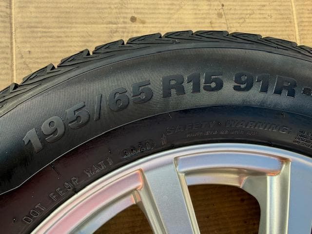 ノア ヴォクシー スタッドレスタイヤセット 195/65R15 2021年製
