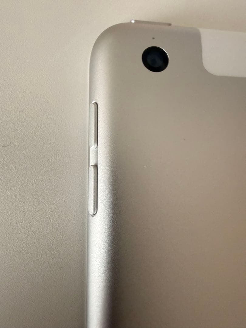 超美品 Apple iPad 第9世代セルラーモデル付属品全てあり新品ケース付属