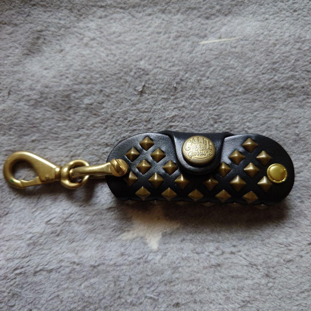 Caleeキャリー　レザースタッズキーケース