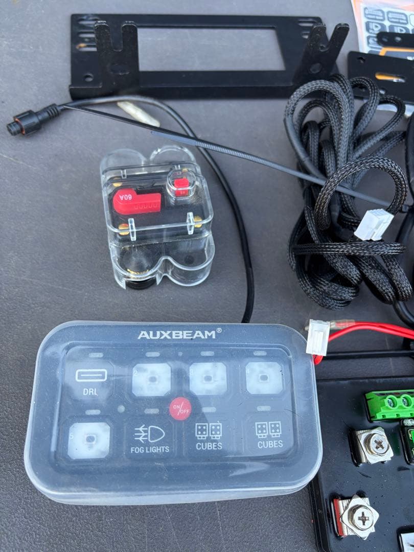 AUXBEAM 8ギャング