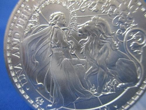 セントヘレナ ウナとライオン1ポンド銀貨☆2022年／未使用／エリザベス女王／