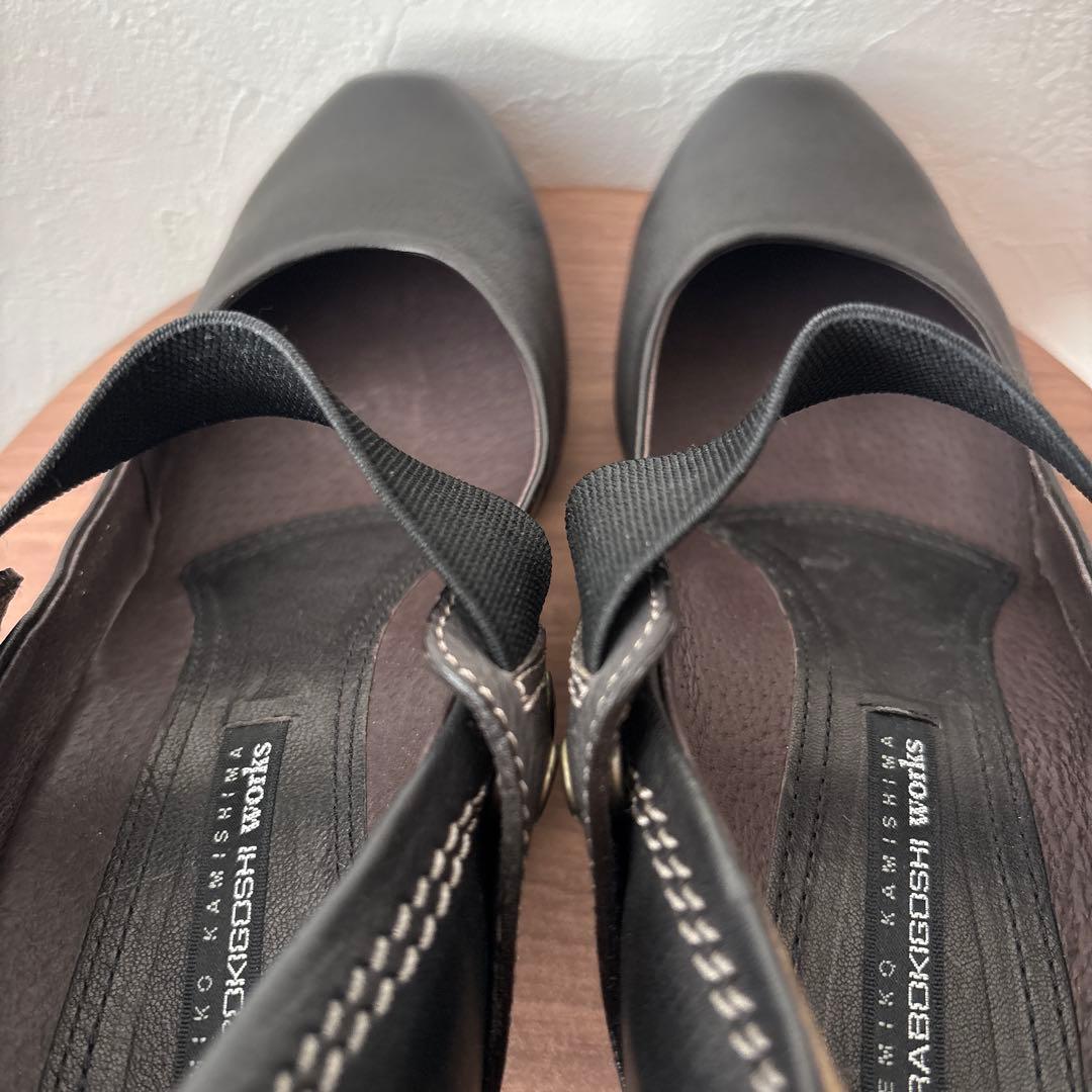 RABOKIGOSHI works ラボキゴシ ゴムベルトパンプス 25.5 黒