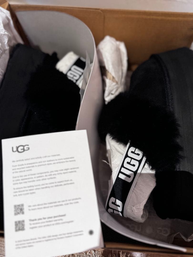 UGG Funkette ブラックスライドサンダル