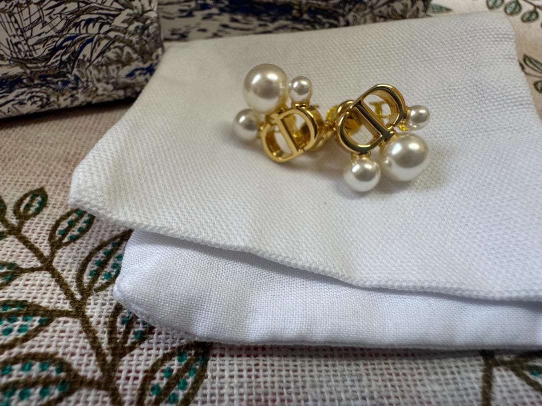 ゴールド CD ロゴ パールピアス