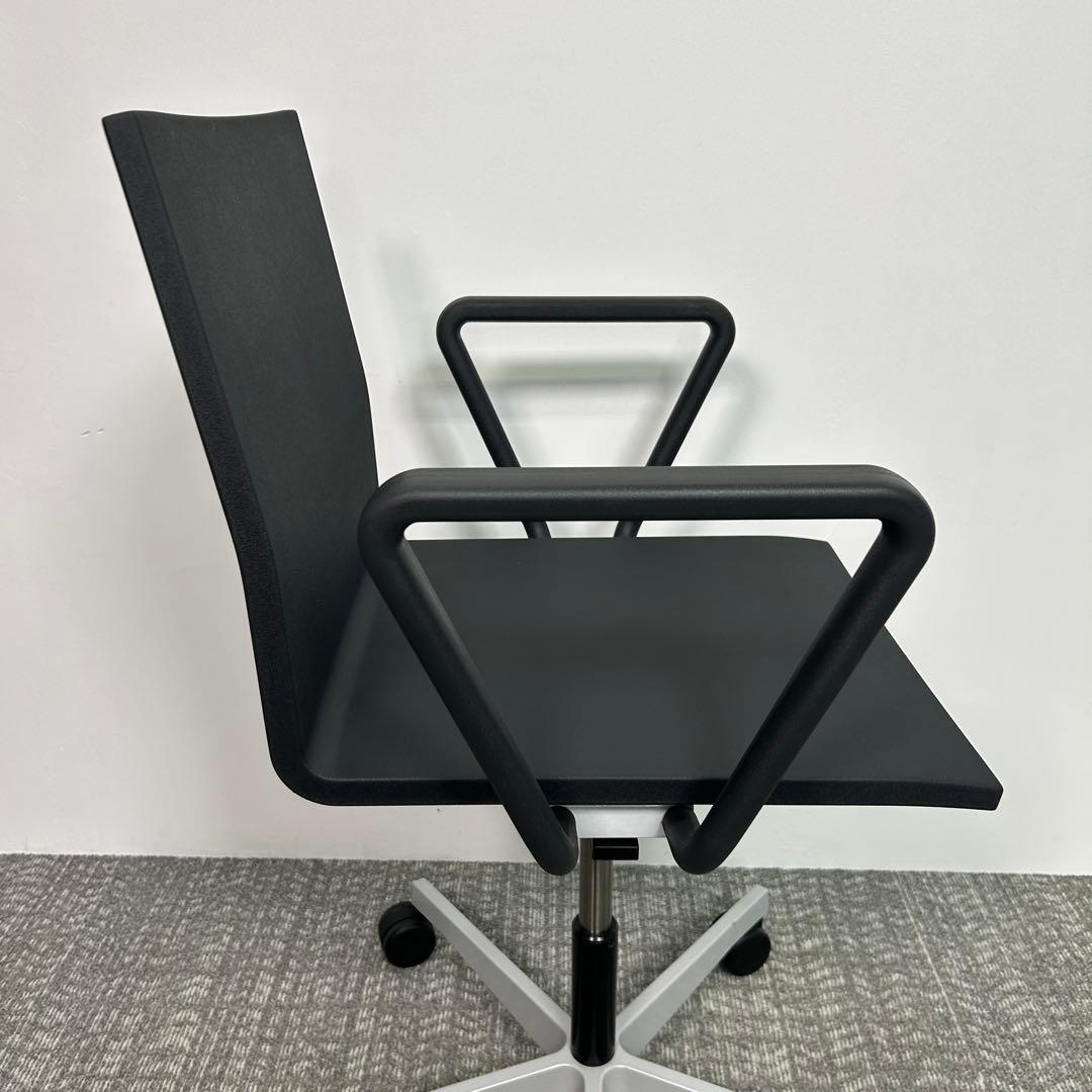 B 2016年　vitra　ヴィトラ　.04　オフィスチェア　アームレスト付き