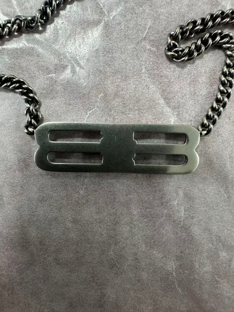 BALENCIAGA バッジ型ペンダント ネックレス 新品同様