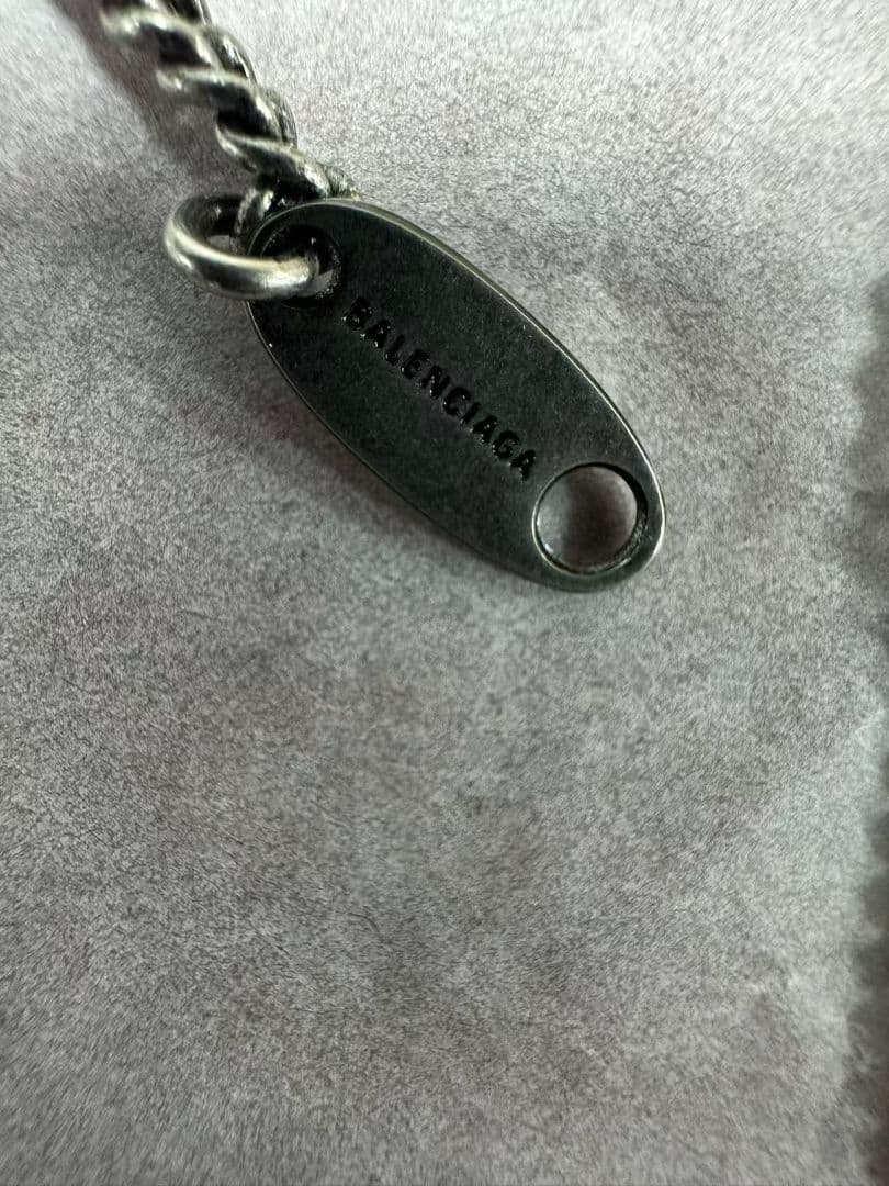 BALENCIAGA バッジ型ペンダント ネックレス 新品同様
