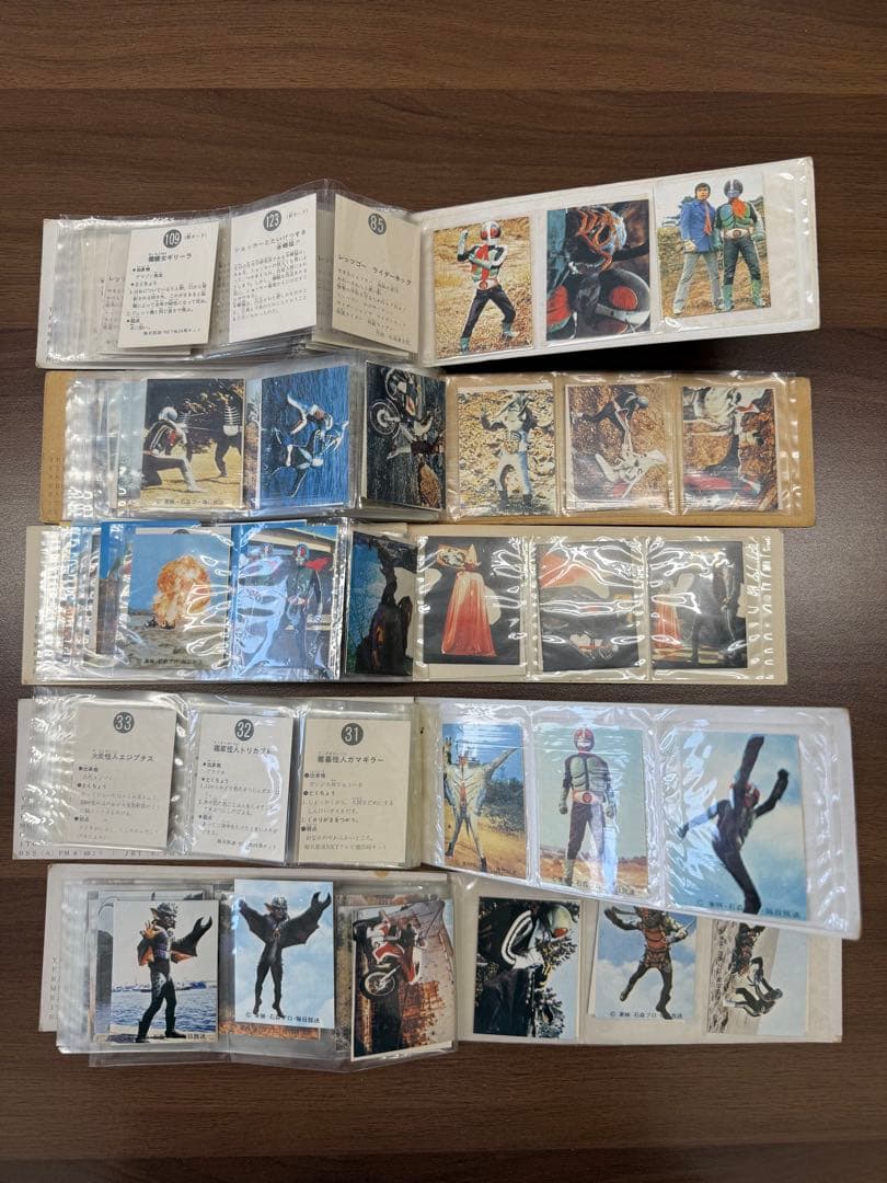 h*8様 カルビー仮面ライダーカードとカードアルバム5冊のセット