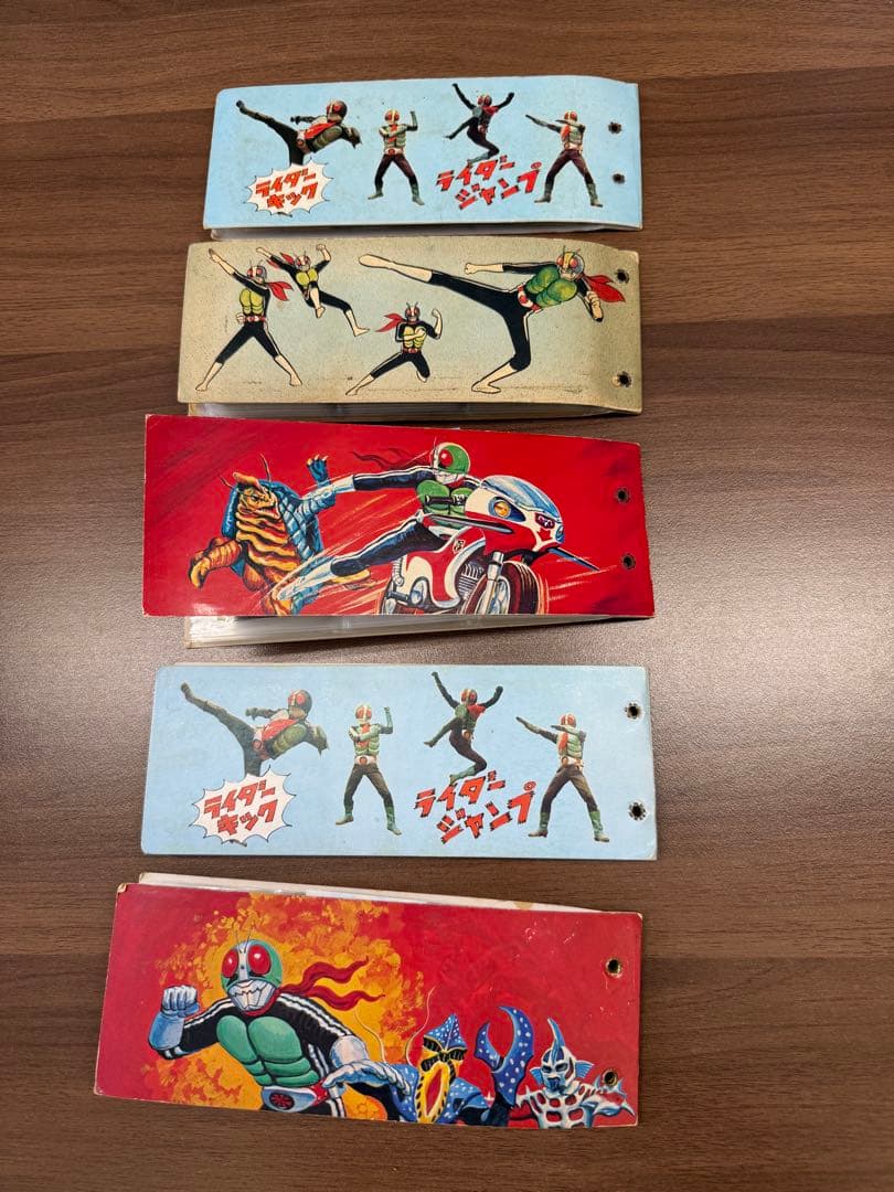 h*8様 カルビー仮面ライダーカードとカードアルバム5冊のセット