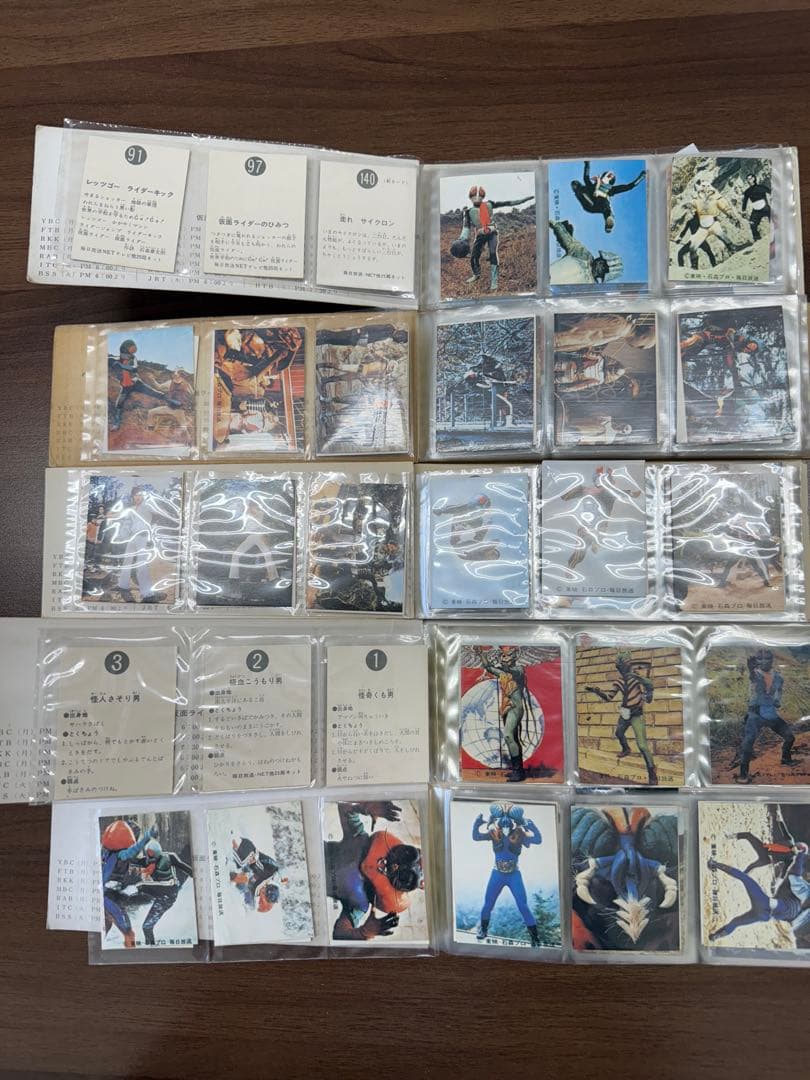 h*8様 カルビー仮面ライダーカードとカードアルバム5冊のセット