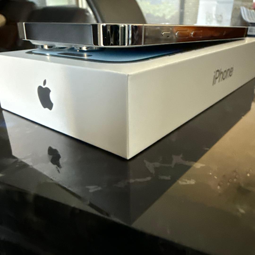 【美品】iPhone14Pro 256GB シルバー【新品未開封】強化ガラス付き